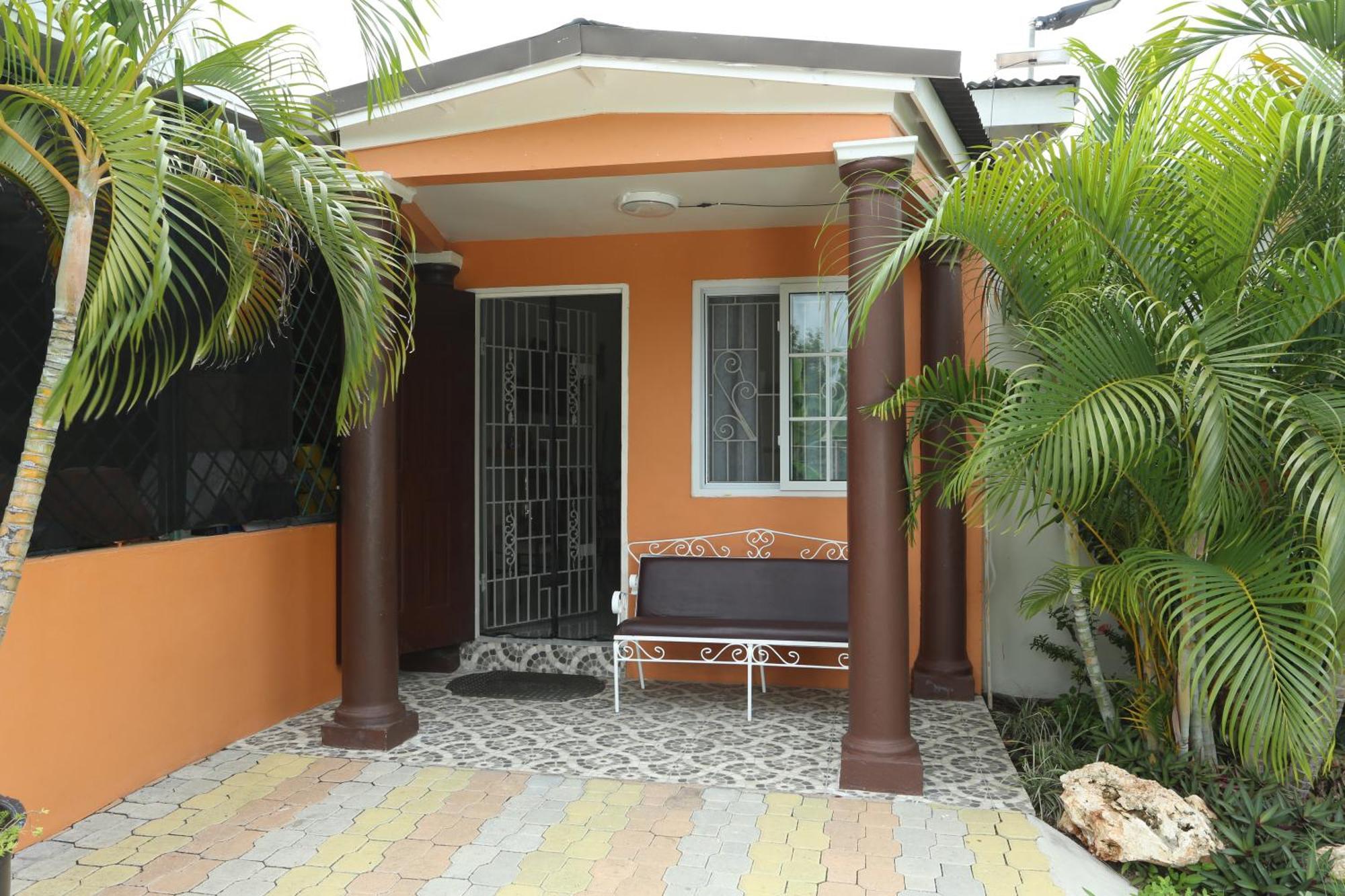 Hidden Gem Apartment Kingston Exterior photo